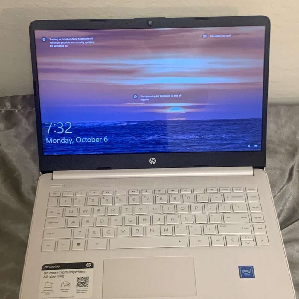 White HP Laptop